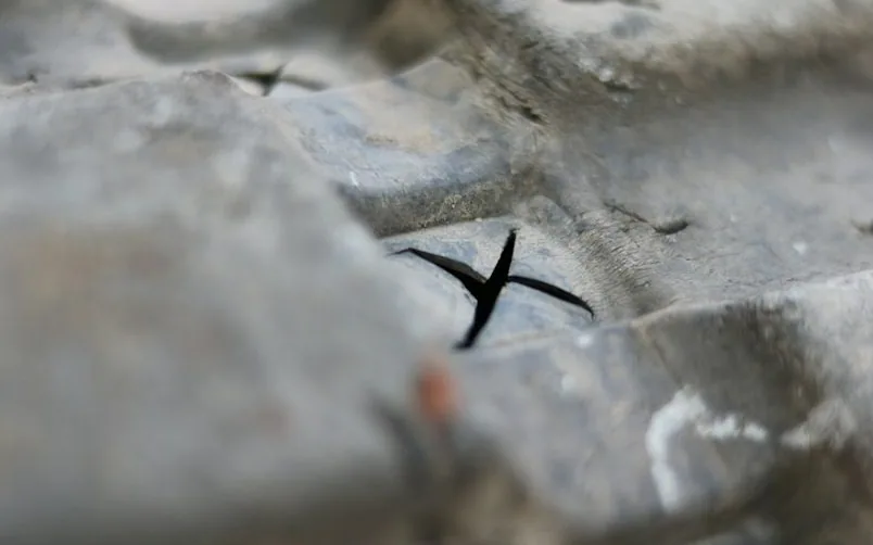a nail or puncture in a tyre — article card