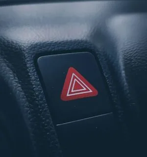 hazard lights on, emergency call-out